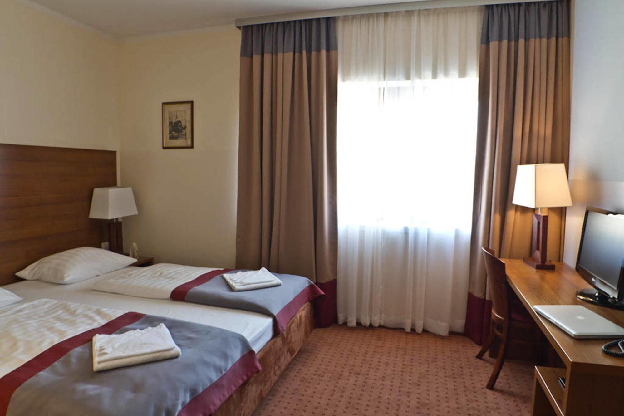 Ivbergs Hotel Messe Nord ベルリン エクステリア 写真